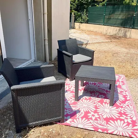 5 Mn De La En Rdc De Maison Apartment *